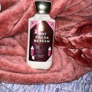 3/$30 NWT Bath And Body Works lotion in Hot Cocoa and Cream